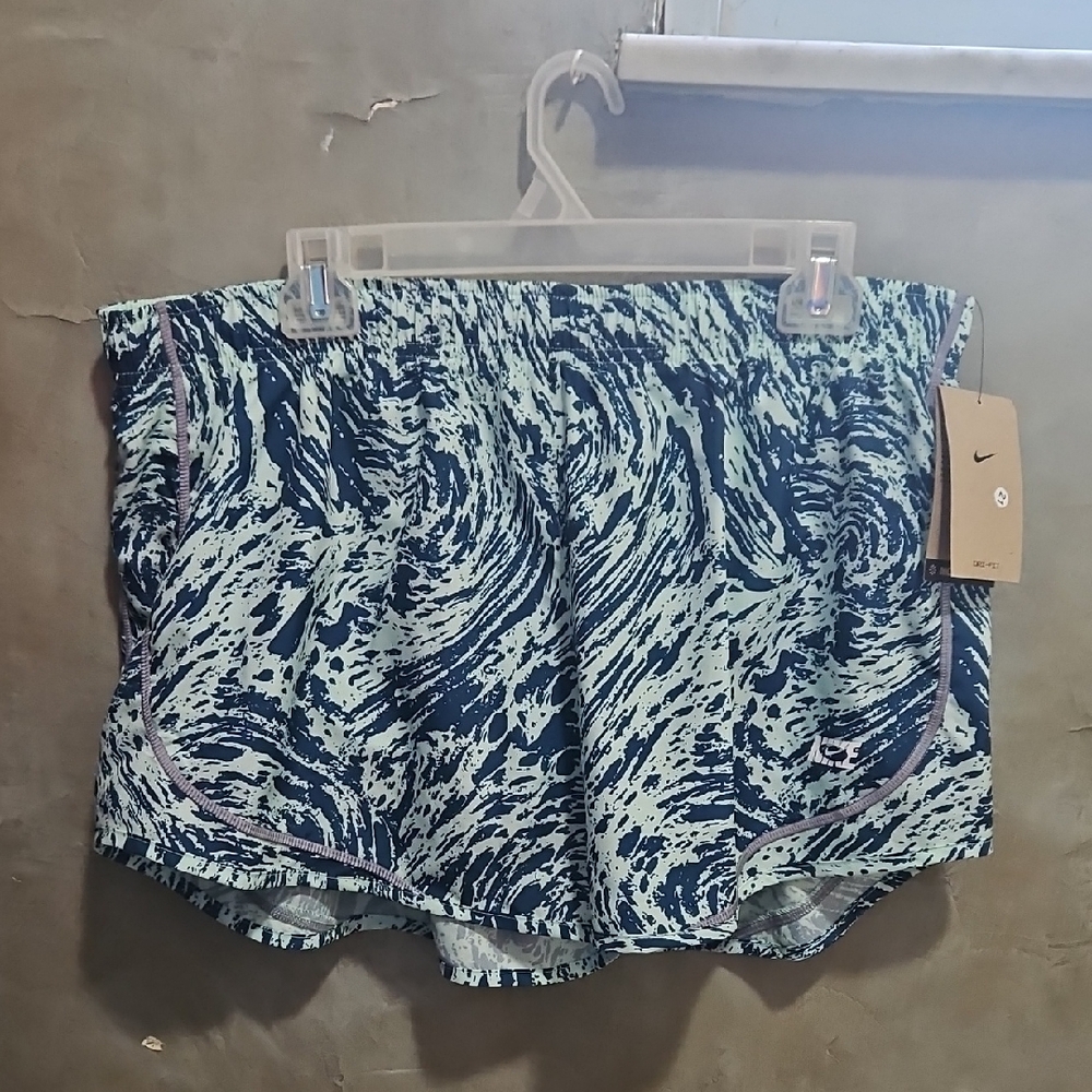 Nike womens Dri Fit Shorts with Dynamic Pattern Size Xl